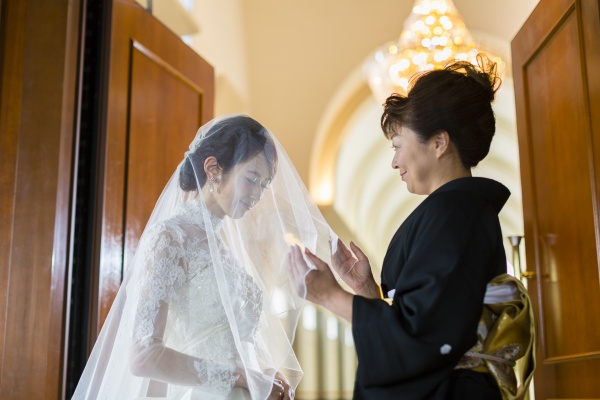 結婚式での花嫁ヘアアレンジ ヘアチェンジってどのタイミングで行うもの スタッフブログ ブライダルステージ デュオ グランシャリオ 公式 新潟県新潟市の結婚式場